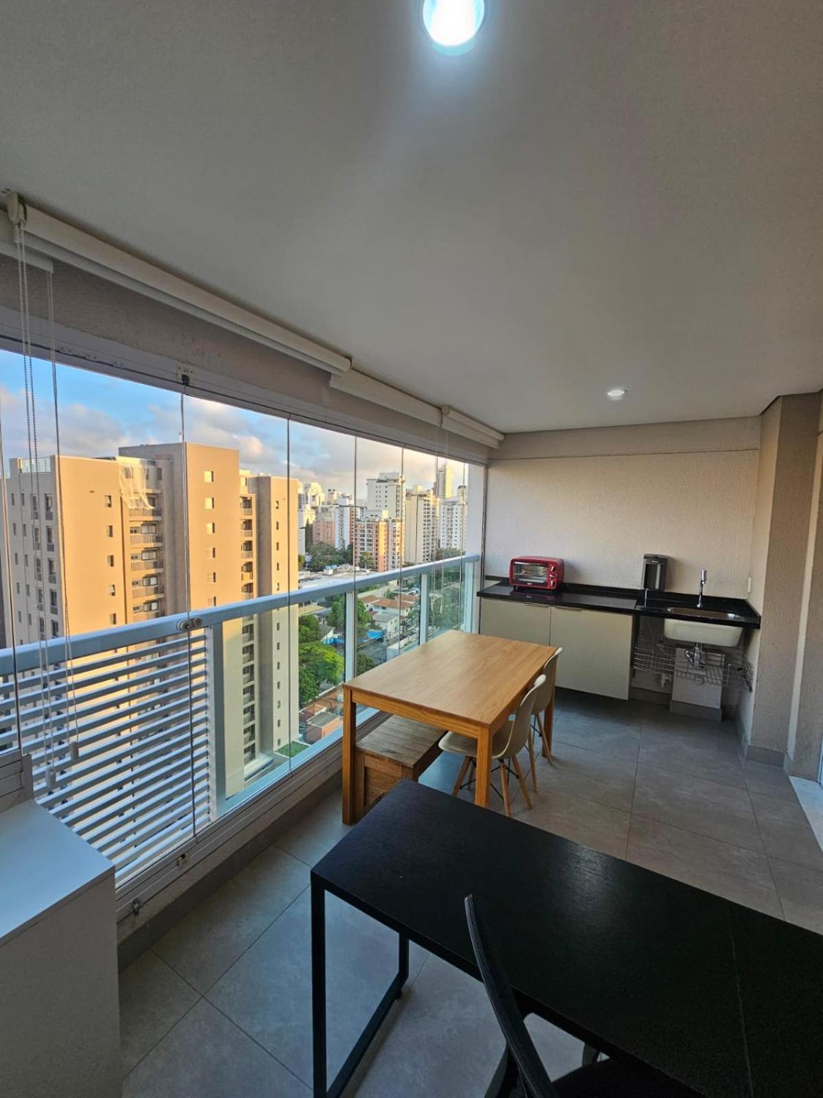 Apartamento Espacoso Com Varanda - Brooklin *