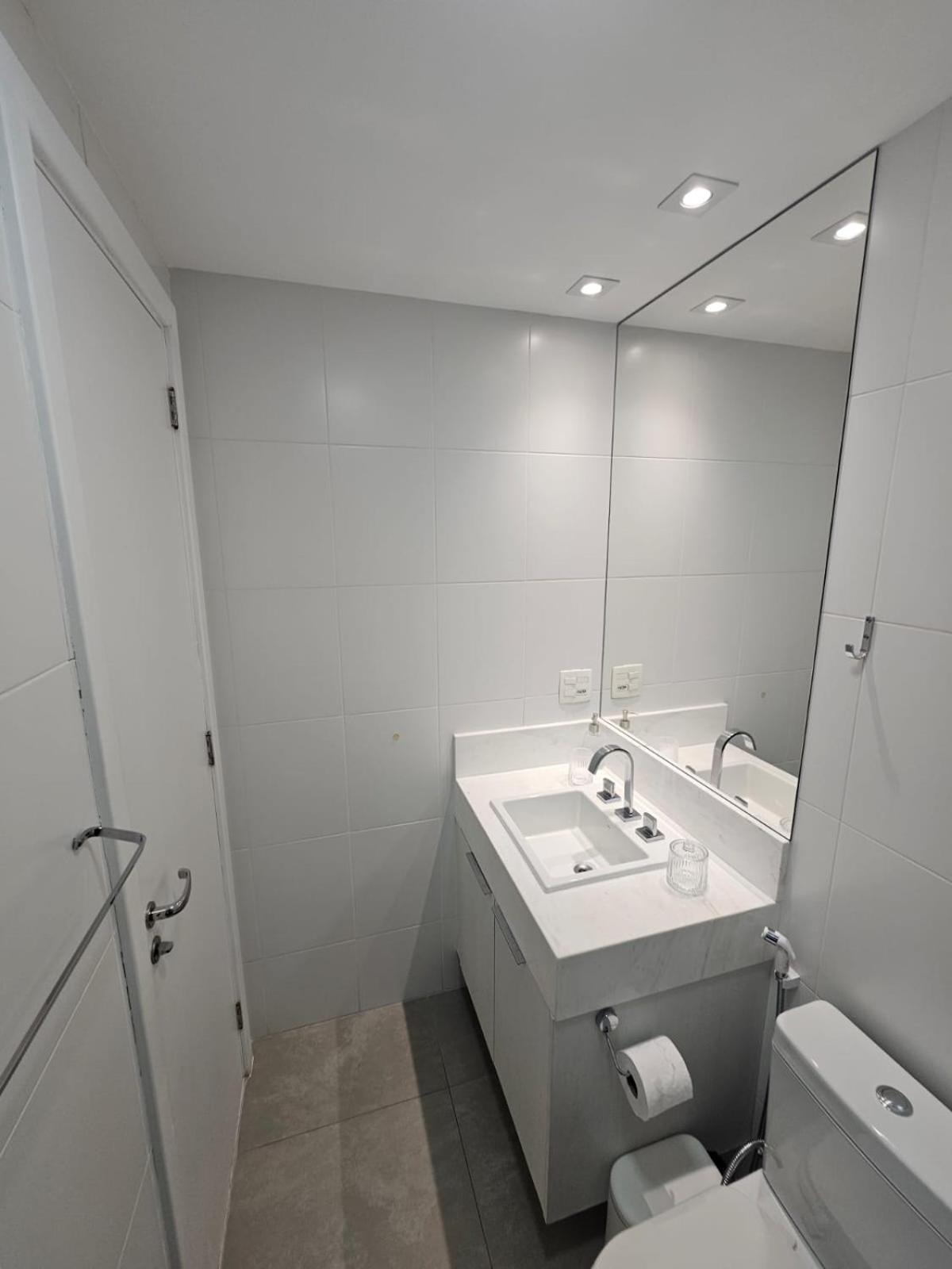 Apartamento Espacoso Com Varanda - Brooklin São Paulo