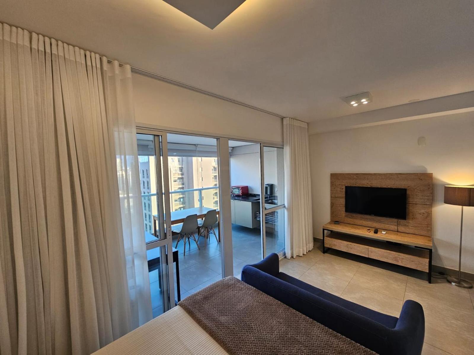 Espacoso Com Varanda - Brooklin Apartment